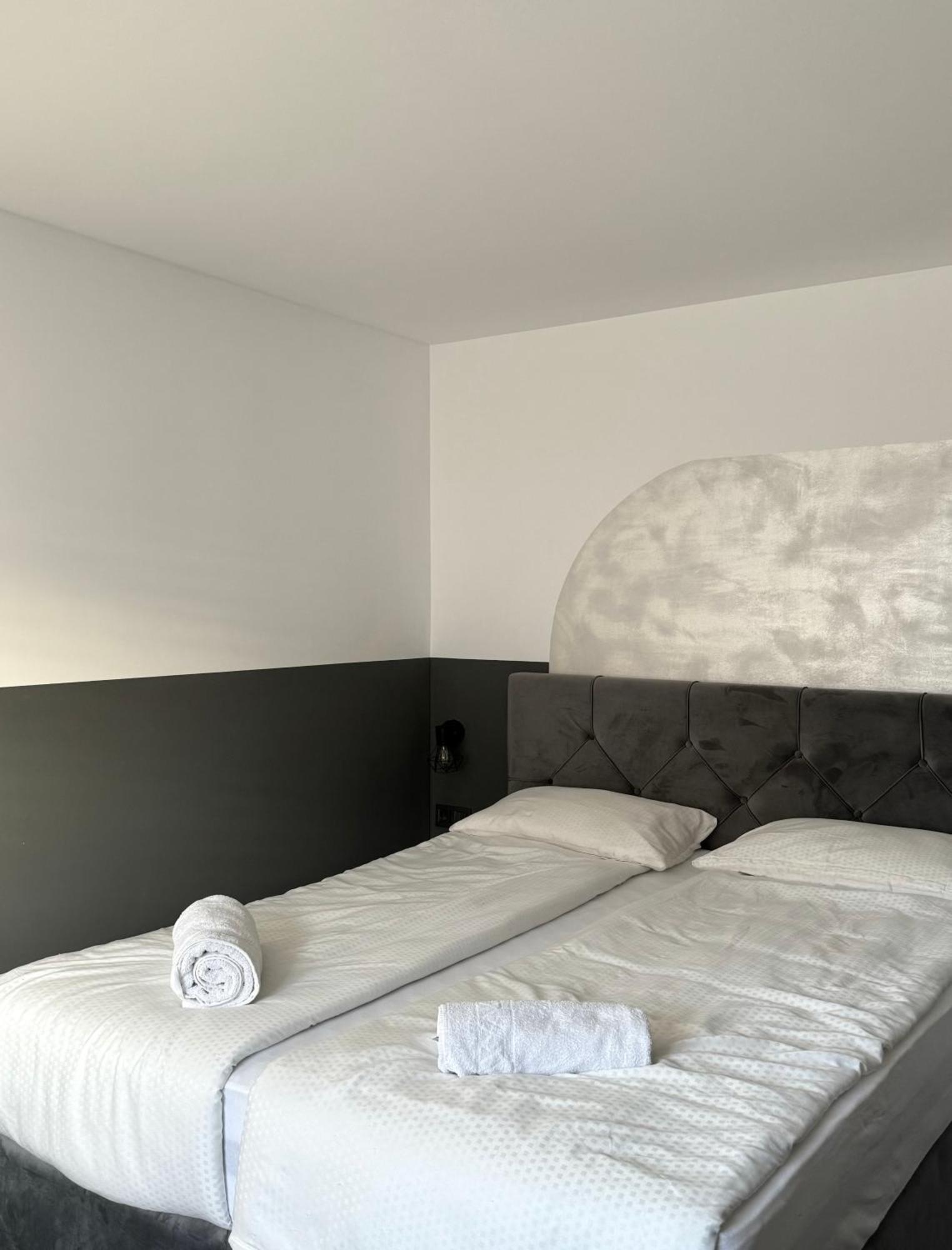 L&L Rooms Μαριμπόρ Εξωτερικό φωτογραφία