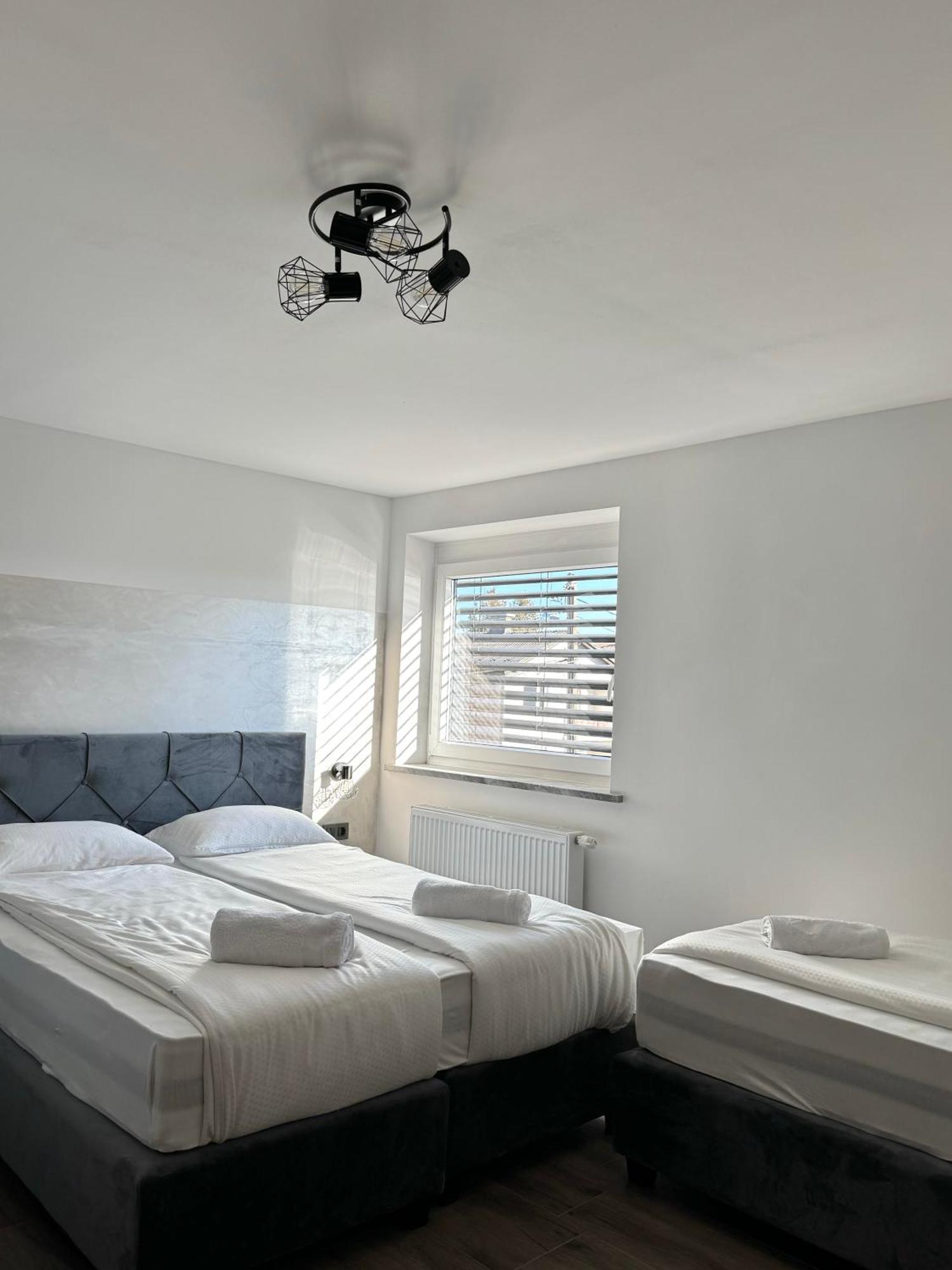 L&L Rooms Μαριμπόρ Εξωτερικό φωτογραφία