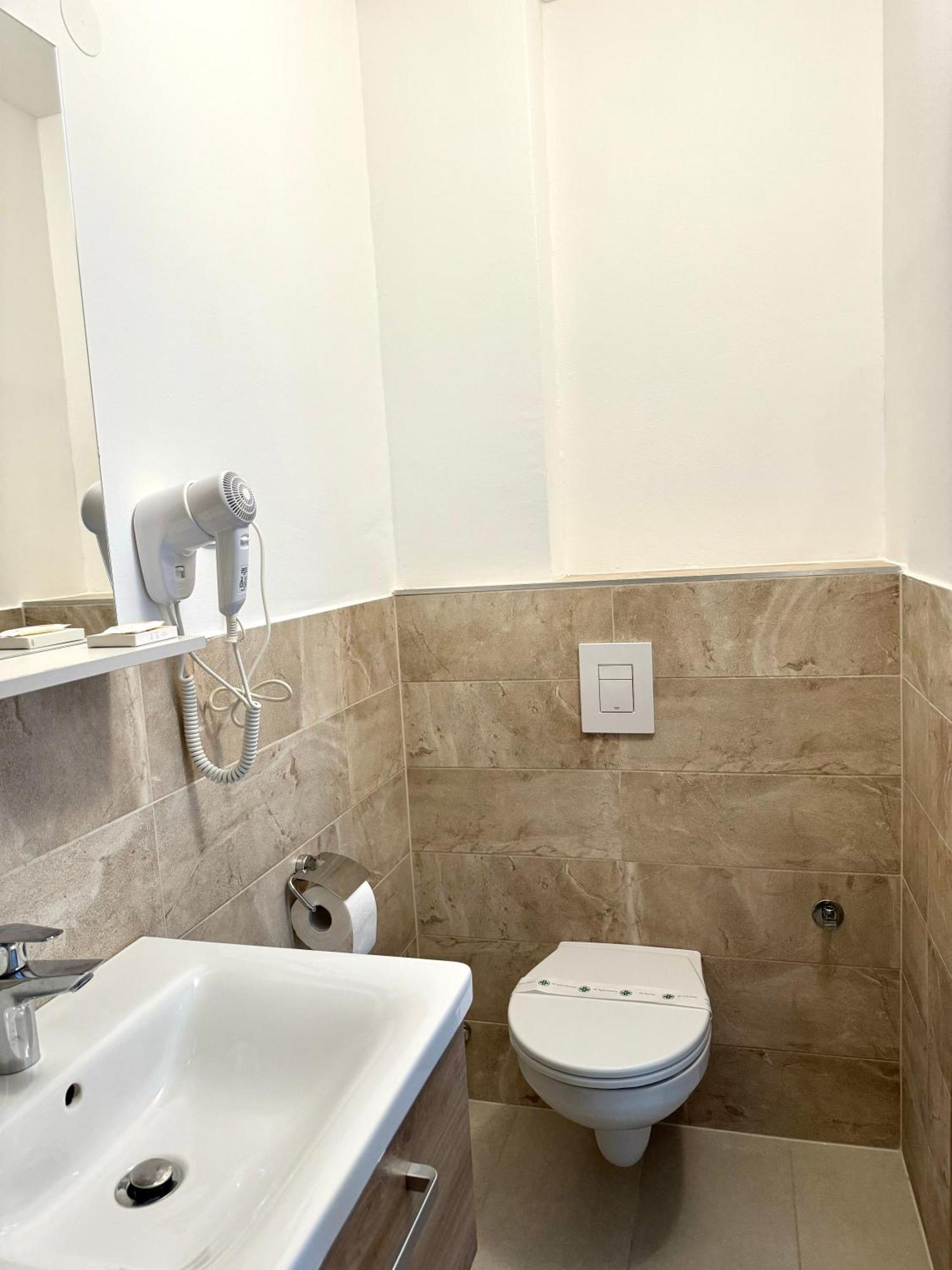 L&L Rooms Μαριμπόρ Εξωτερικό φωτογραφία