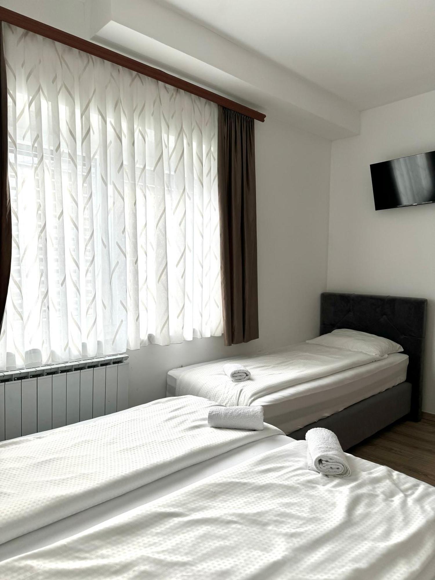 L&L Rooms Μαριμπόρ Εξωτερικό φωτογραφία