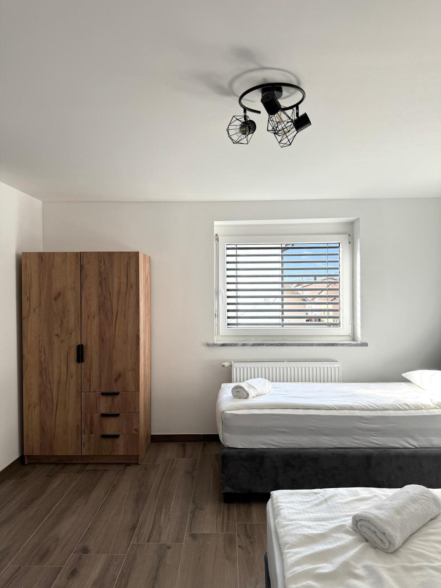 L&L Rooms Μαριμπόρ Εξωτερικό φωτογραφία